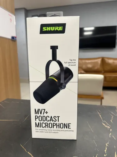 Microfone Shure MV7+ NOVO para podcasts