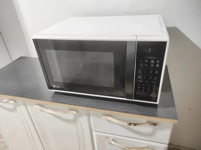 Microondas LG Easy Clean 30 Litros