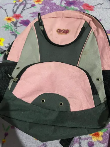 a segunda mochila  :  25  a 3 mochila : 25 