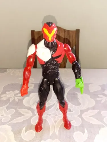 boneco articulado Max Steel La Fiera Veloz de 30 cm, produzido pela Mattel.