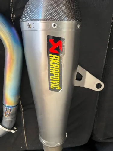 Vendo coletor e ponteira de titânio akrapovic da s1000rr anos 2015,2016,2017