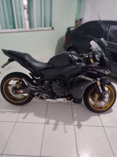 Vendo ou troco somente por essas motos cbr600rr ou srad 750 ou 1000 do meu agrado.