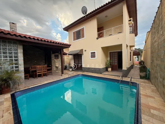Sobrado com piscina, 4 quartos, todo planejado, Venda e locação, Terras de São João, Jacar
