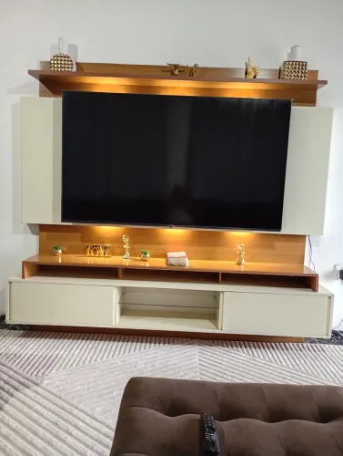 Painel de 2,20 m com LED Off white Feijó Dalla