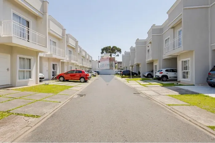 Sobrado a venda em condomínio, Bairro Uberaba, Curitiba!