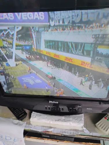 Televisão PHILCO 21 POLEGADAS DE TUBO FUNCIONANDO COM CONTROLE