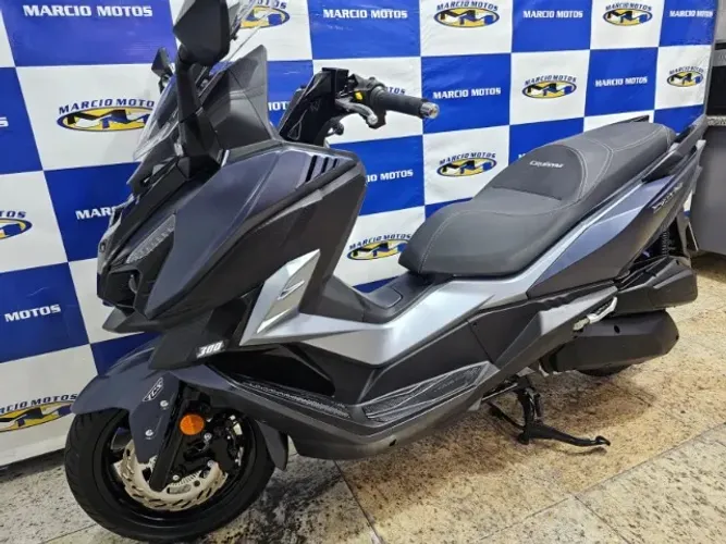 Dafra Cruisym 300 2026