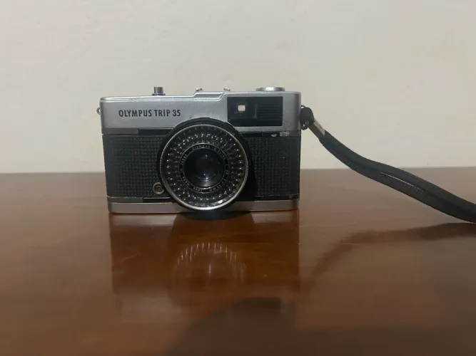 Câmera Olympus Trip 35