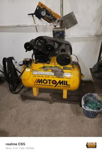 Compressor de ar 110 litros bifásico, semi novo, no palete ainda, marca moto mil. 