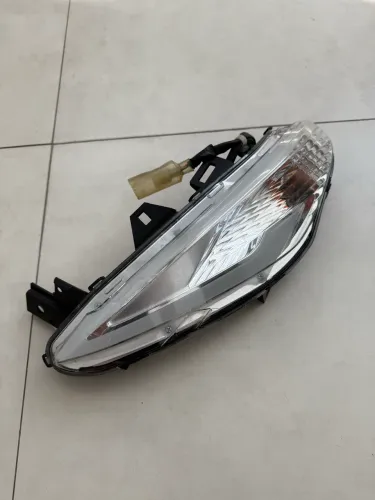 Lanterna  esquerda sh300