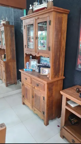 Armário Rústico em Madeira de Demolição - Peça Única