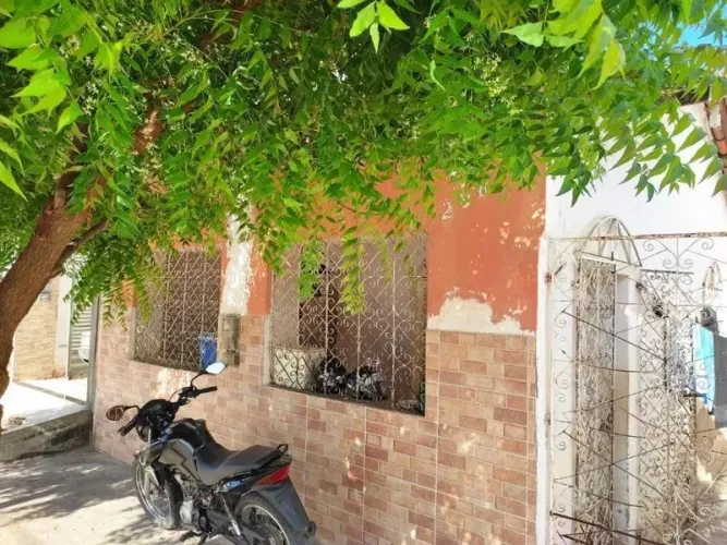 Casa 52m² com Terreno 195m² | Itaberaba-BA | Independente - 2 Dormitórios e 1 Banheiro - F