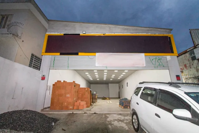 Prédio comercial na Avenida Augusto Antunes, 34 - Salão 205 m²
