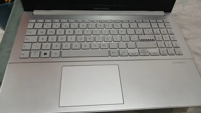 Vendo um notebook Asus VivoBook