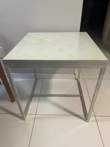 Mesa lateral de apoio