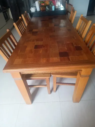Mesa Marchetada de Jantar de Madeira Demolição com 06 Cadeiras.