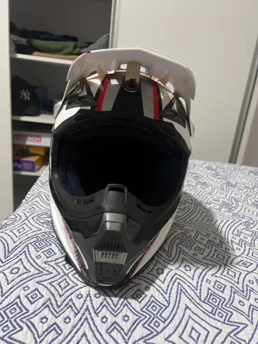 Capacete da HELT usado apenas umas vez 