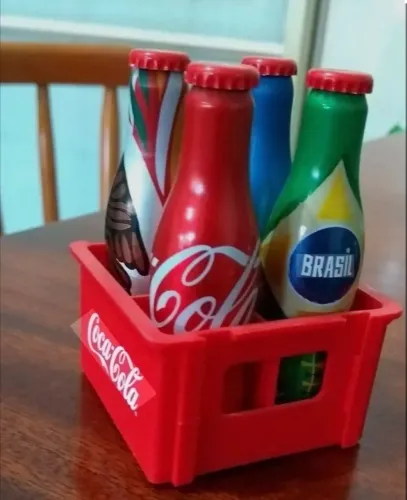 Colecionar 2 grade de mini coca cola e mais 4 sem caixinha 