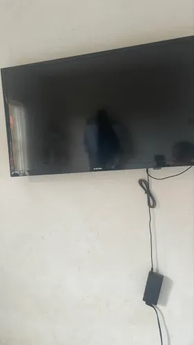 Tv para retirada de peças está com defeito a imagem está com listras 