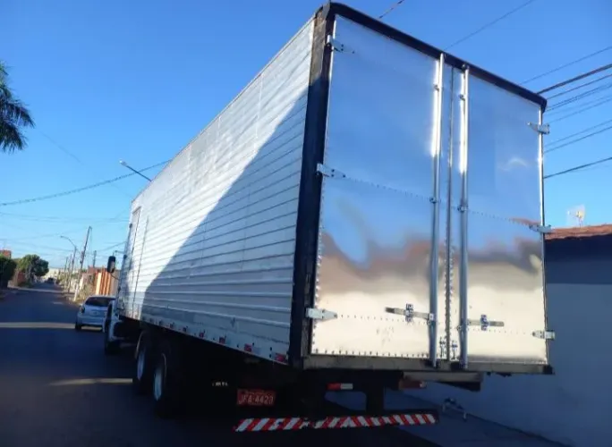 bau truck 8.20 comprimento