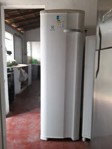 Frizer vertical.eletrolux.R.27