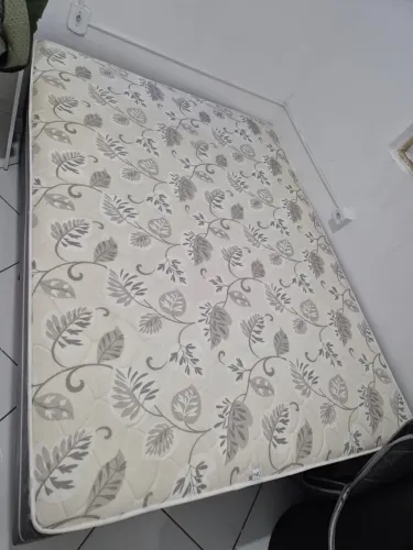 Vende-se cama de casal