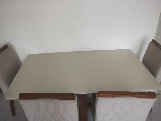 Mesa retangular com 04 cadeiras
