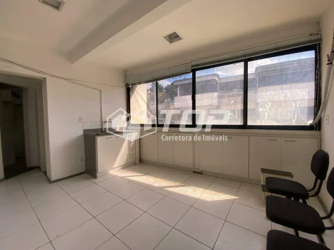 Sala comercial para locação com aprox 115m² no bairro Gilberto Machado