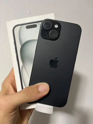 iPhone 15 preto com caixa