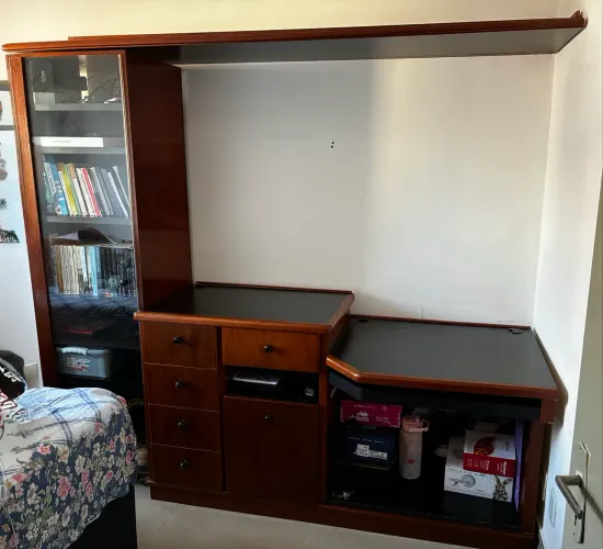 Escrivaninha de Madeira com Estante e Porta de Vidro - 2,25 m