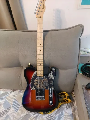 Guitarra Squier Telecaster + pedaleira hotone mp100.