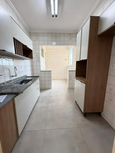 Vendo Apartamento Reformado Proximo ao Shopping Tres Americas.
