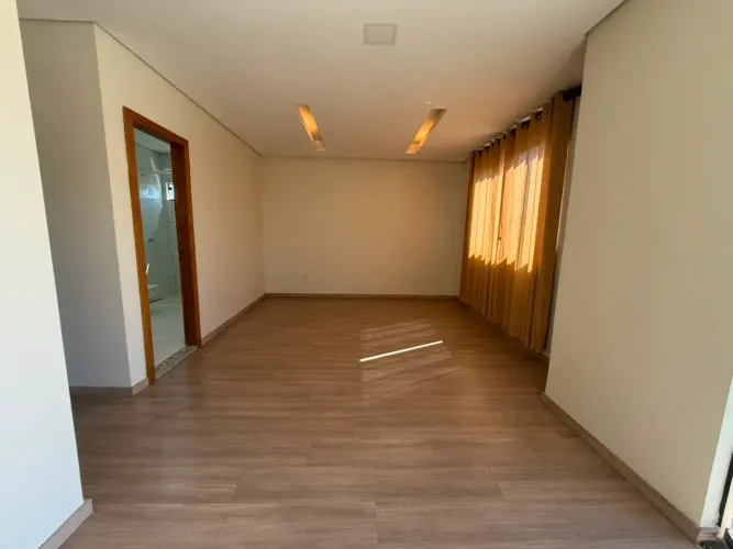 Imóvel para venda tem 800 metros quadrados com 1 quarto