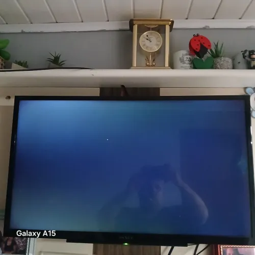 Vendo essa tv sony 32 Smart dona da ficou com essa tela vendo a sim
