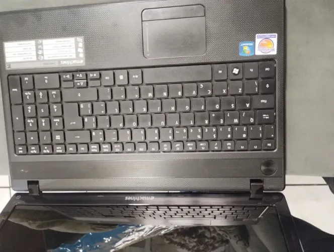 NOTEBOOK usado, para retirada de peças E-machines 