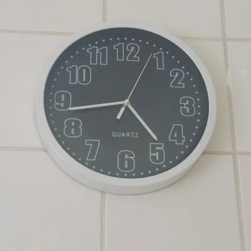 Relógio de Parede Quartz Moderno Cinza e Branco - Funcionando
