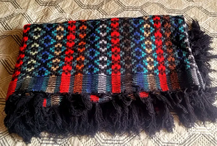 Manta/Colcha Solteiro Boho Geométrica Colorida Com Franjas (1,27m x 2,09m)