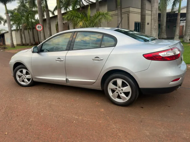 Renault Fluence Sed. Dynamique 2.0 16V Flex Aut. 2012