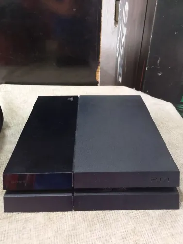 PlayStation 4 (FAT) seminovo