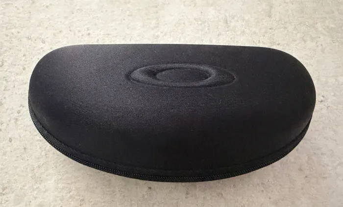 Case + Microbag Oakley