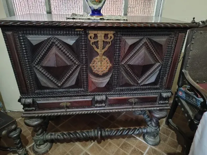 Buffet madeira maciça estilo colonial