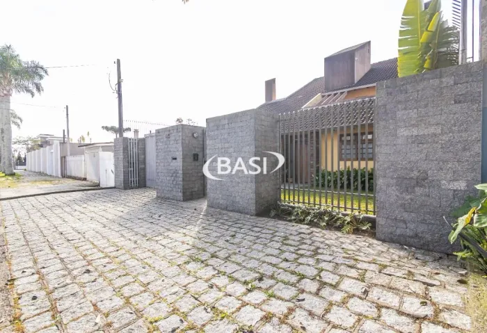 Sobrado triplex com 4 dormitórios/1 suíte à venda no Portão (3 vagas, 307 m²) - Curitiba/P