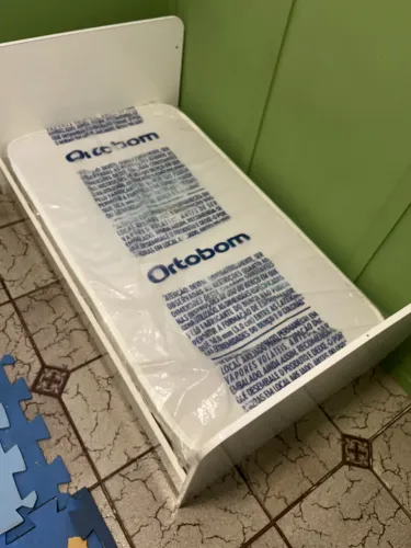 Cama infantil com colchão
