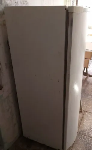 Geladeira,  e cama berço 