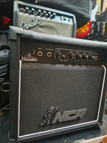 amplificador nca thunder com distorção para guitarra cubo combo tamanho pqno estudo