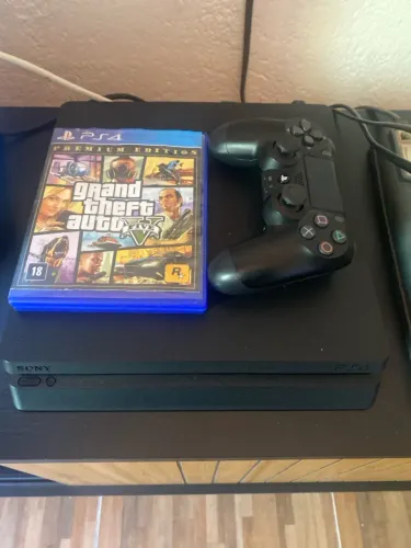 PS4 Slim ,pouco tempo de uso ,valor 1700!