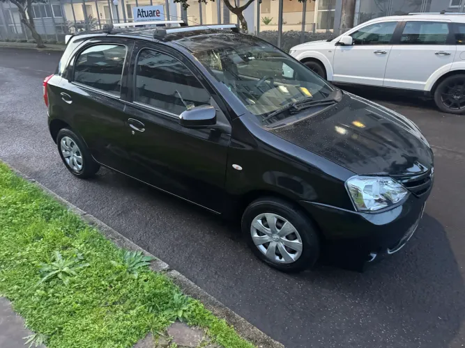 Toyota Etios XS 1.5 Flex 16V 5P Mec. 2014