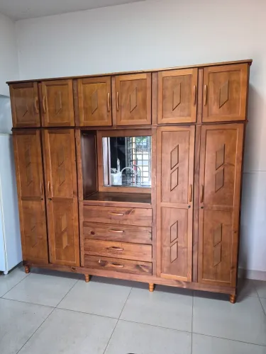 Guarda roupas casal em madeira grande