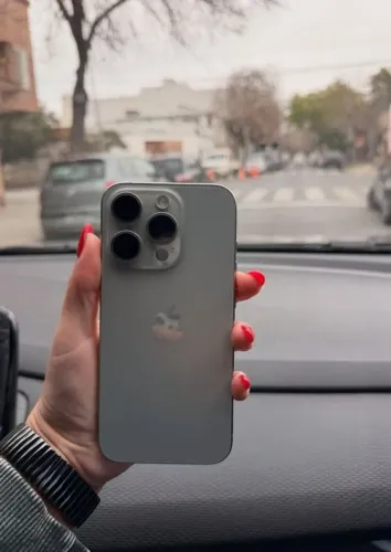 iPhone 15 Pro Natural 256 GB 6 meses de garantia