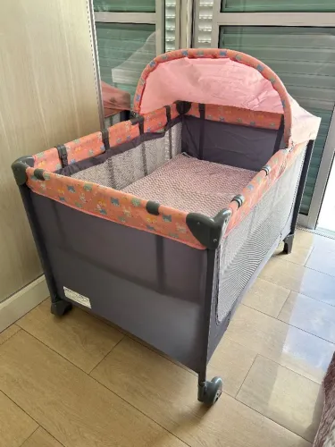 Berço portátil menina Lucy voyage modelo completo com trocador